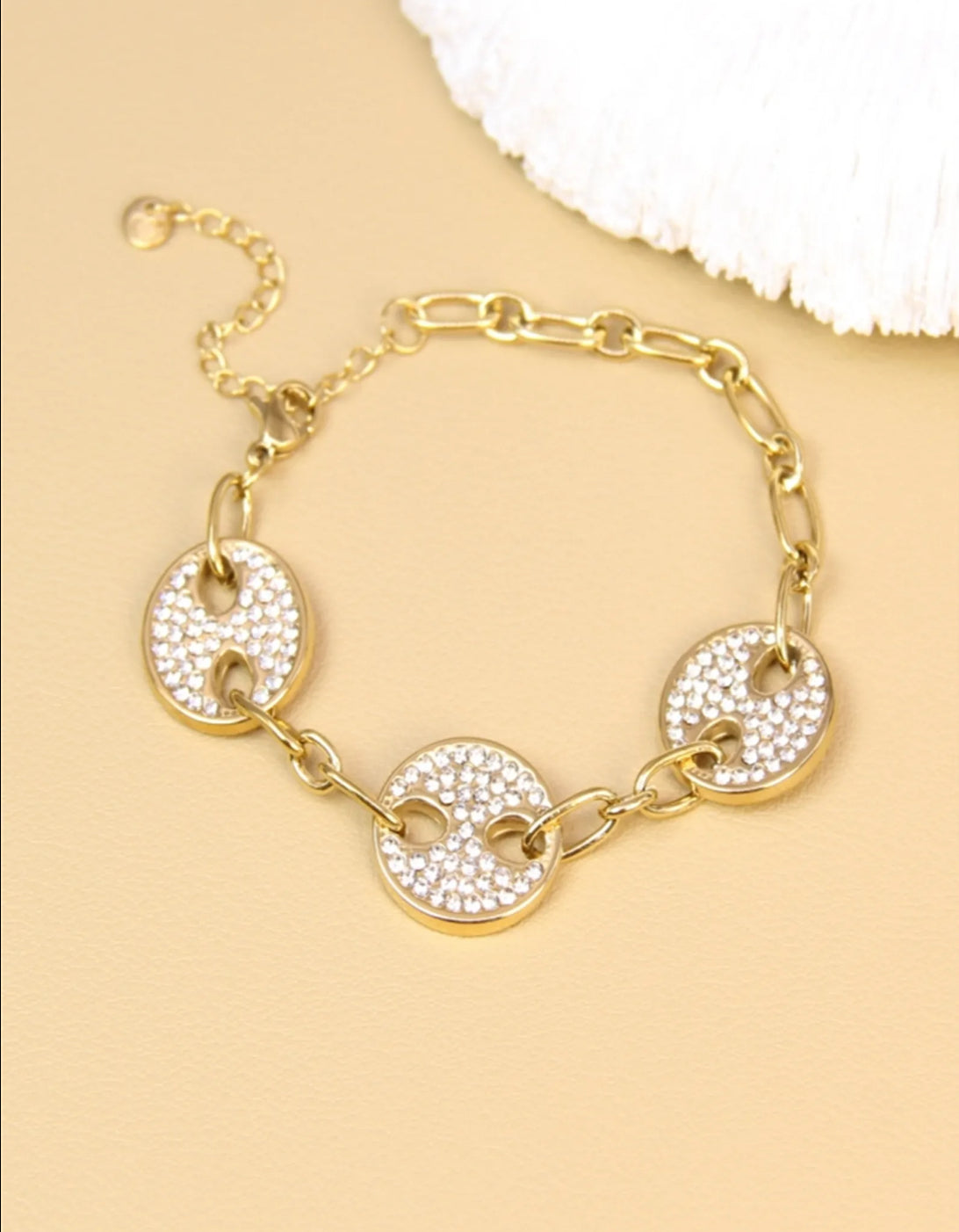 Bracelet doré en acier inoxydable avec maillons ronds pavés de strass