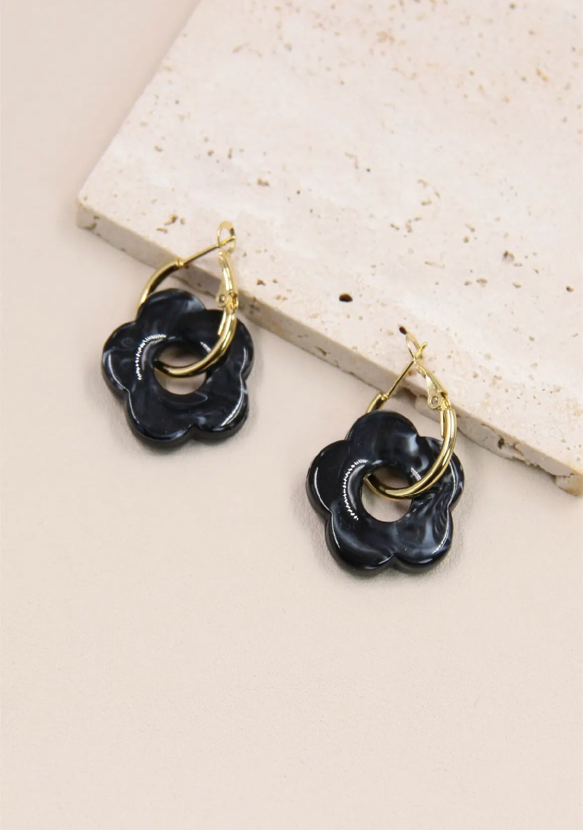 Boucles d'oreilles fleur en résine