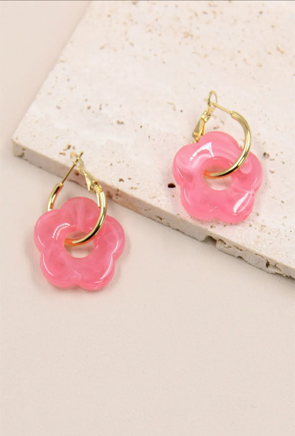 Boucles d'oreilles fleur en résine