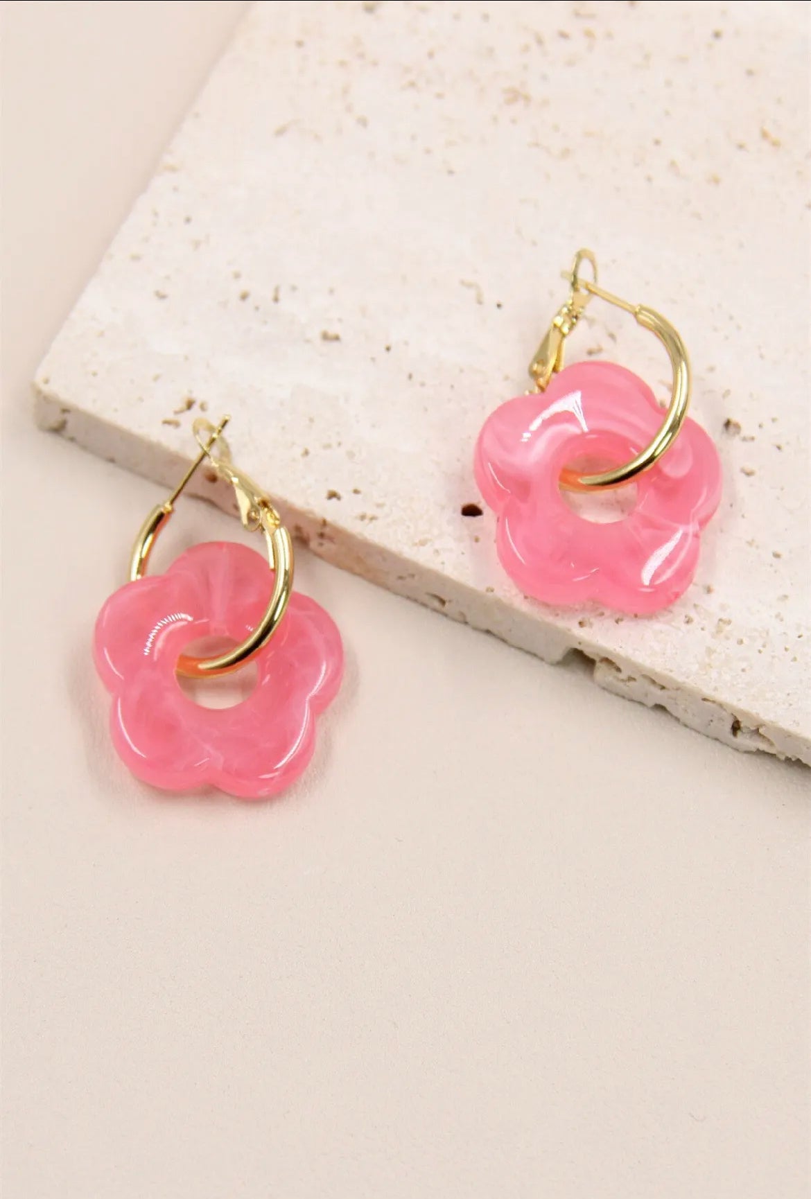 Boucles d'oreilles fleur en résine