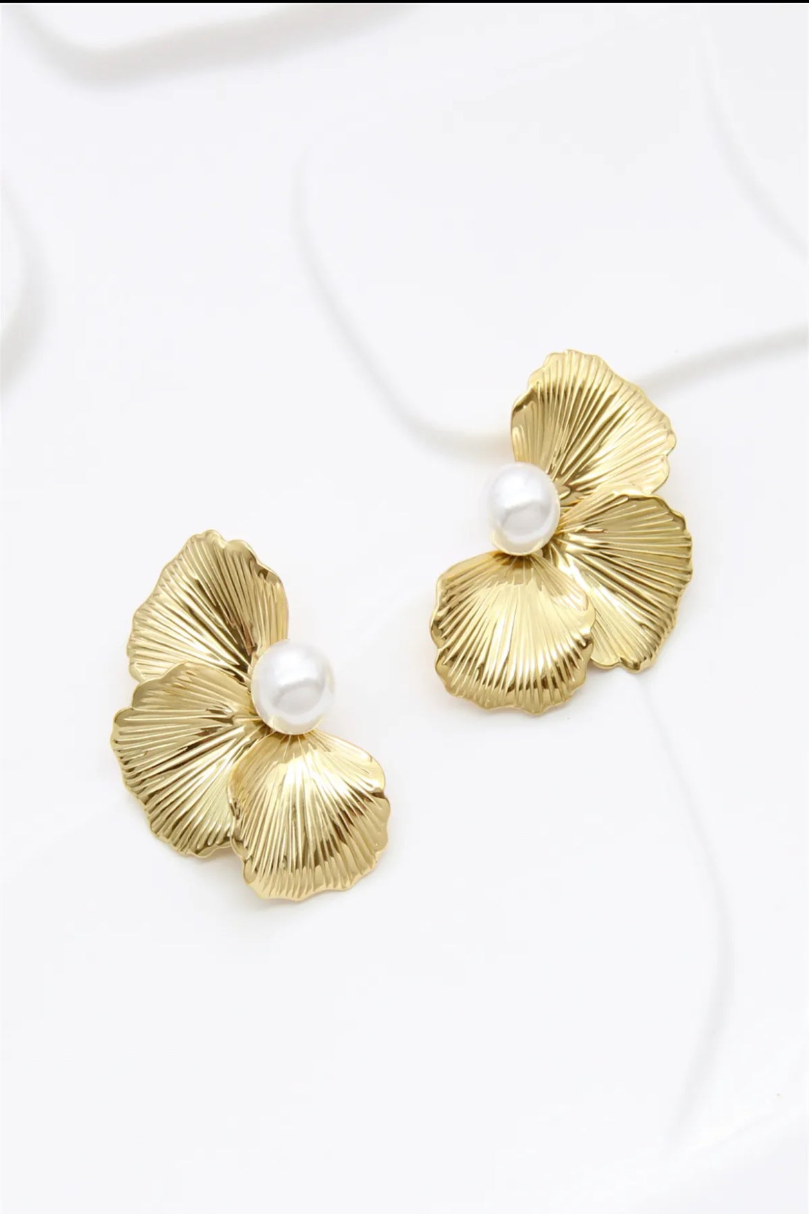 Boucles d'oreilles fleur dorée
